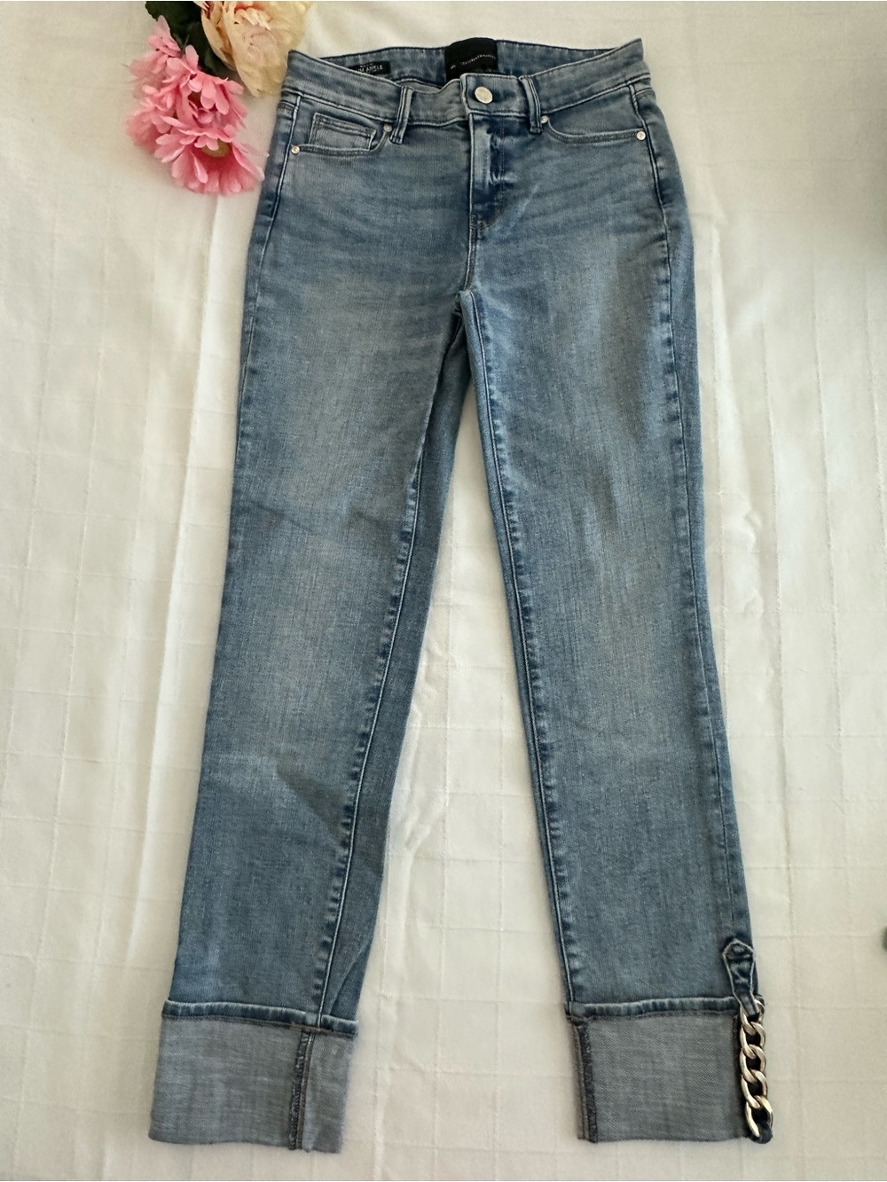 White House Black Market NWOT  Light Blue Cropped Jeans with Chain Detail